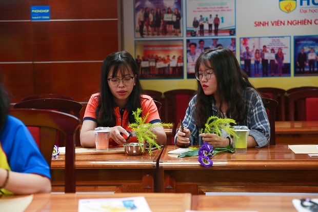 Sinh viên khoa Nhật Bản học khám phá nghệ thuật cắm hoa Ikebana với nghệ nhân Nhật Bản 71