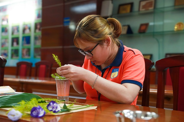 Sinh viên khoa Nhật Bản học khám phá nghệ thuật cắm hoa Ikebana với nghệ nhân Nhật Bản 74