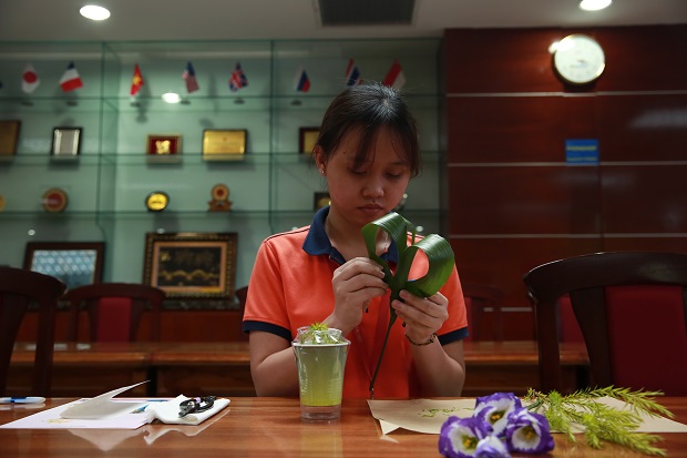 Sinh viên khoa Nhật Bản học khám phá nghệ thuật cắm hoa Ikebana với nghệ nhân Nhật Bản 77