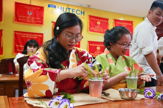 Sinh viên khoa Nhật Bản học khám phá nghệ thuật cắm hoa Ikebana với nghệ nhân Nhật Bản 80
