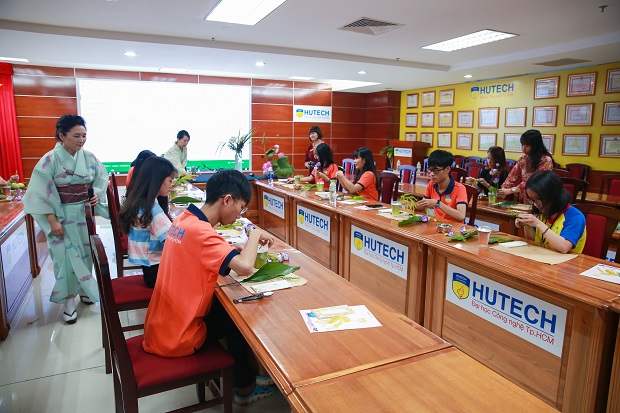 Sinh viên khoa Nhật Bản học khám phá nghệ thuật cắm hoa Ikebana với nghệ nhân Nhật Bản 92