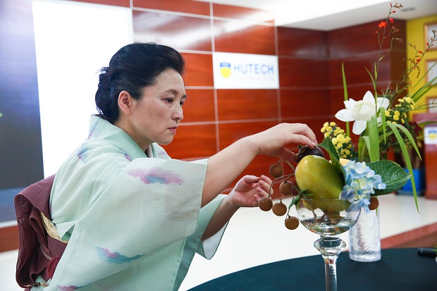 Sinh viên khoa Nhật Bản học khám phá nghệ thuật cắm hoa Ikebana với nghệ nhân Nhật Bản 53