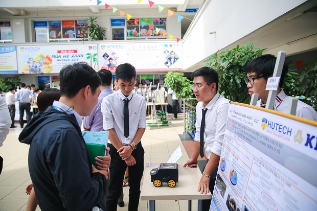 Khai mạc Triển lãm Thiết kế dự án (Project Design) của sinh viên Viện Công nghệ Việt - Nhật 64