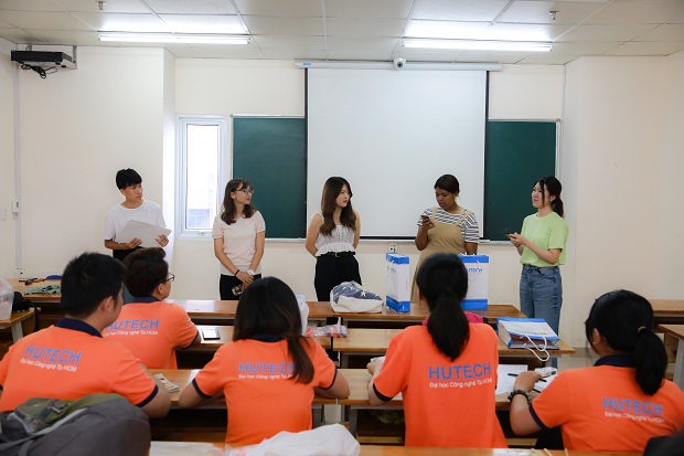 Sinh viên Nhật Bản học và sinh viên Đại học Hosei khởi động tuần lễ NCKH quốc tế 40