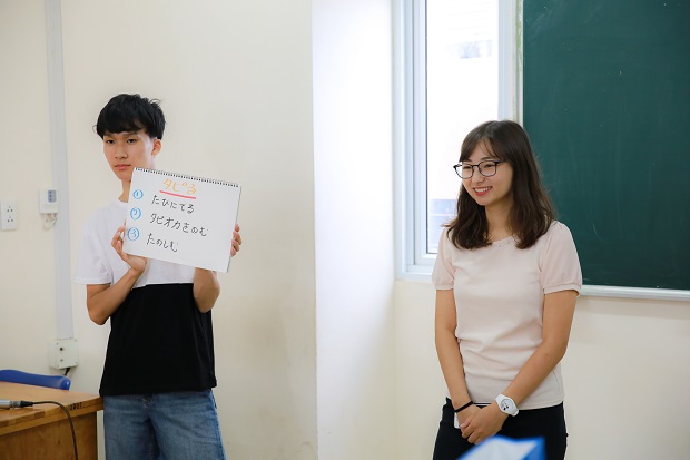 Sinh viên Nhật Bản học và sinh viên Đại học Hosei khởi động tuần lễ NCKH quốc tế 37