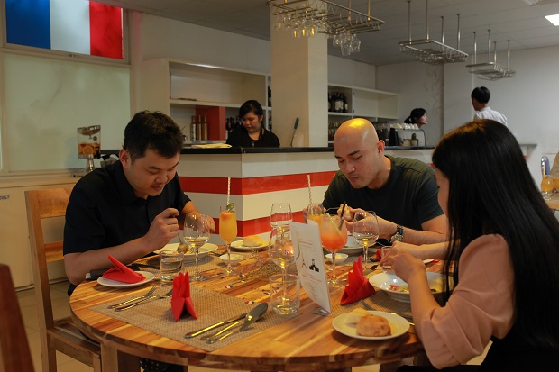 Sinh viên Đại học Cergy-Pontoise (Pháp) ấn tượng với “trải nghiệm HUTECH” từ International Mission 80