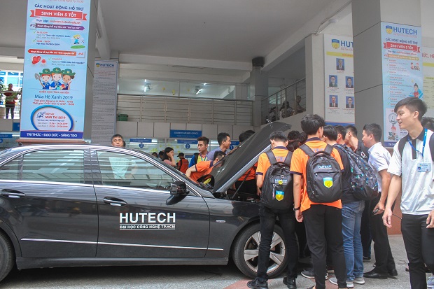 Sinh viên Viện Kỹ thuật HUTECH ứng dụng thực hành máy chẩn đoán và bộ mô phỏng trên ô tô 39