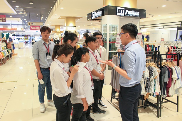 Sinh viên VJIT trải nghiệm cách quản lý, vận hành Trung tâm mua sắm AEON Mall 39