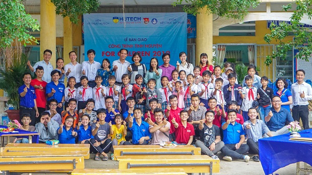 Volunteer project “For Children” puts on a new look for Binh Duc Middle School 93