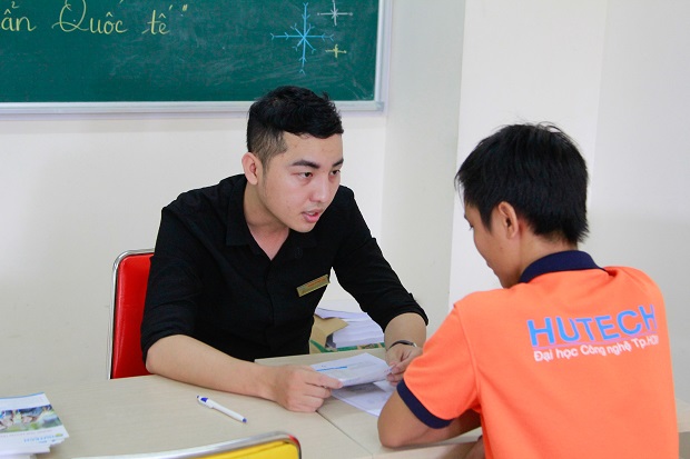 Sinh viên HUTECH vạch lộ trình học tiếng Anh với bài kiểm tra miễn phí từ Trung tâm Ngoại ngữ 54