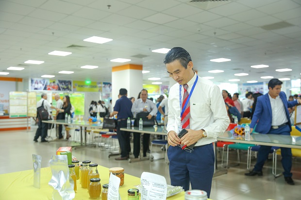 Students from HUTECH Institute of Applied Sciences showcase their projects at the “2019 Graduation and Enterprise Connection Day” 76