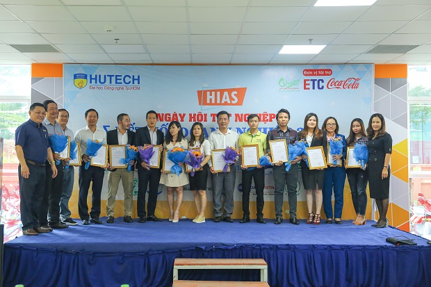 Students from HUTECH Institute of Applied Sciences showcase their projects at the “2019 Graduation and Enterprise Connection Day” 51