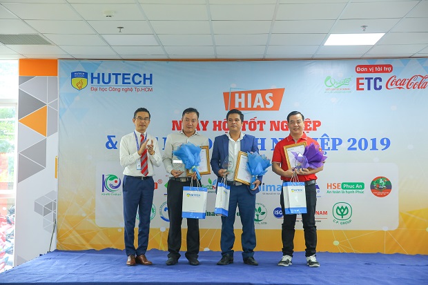 Students from HUTECH Institute of Applied Sciences showcase their projects at the “2019 Graduation and Enterprise Connection Day” 48