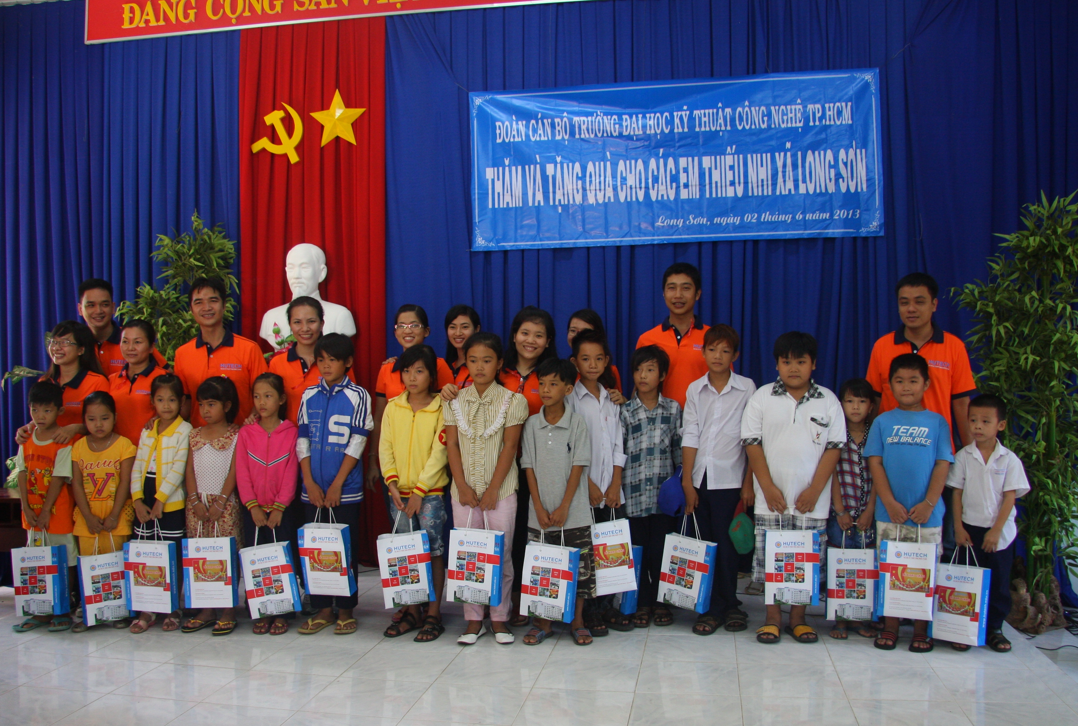 Chi Đoàn Cán bộ HUTECH tổ chức hành trình về nguồn tại Long Sơn - Vũng Tàu 14