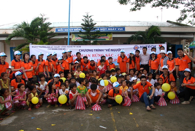 HUTECH YOUTH UNION TO VISIT LONG SON – VUNG TAU CITY 47