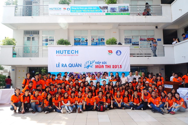 HUTECH Students to support National College and University Entrance Examination 2013 78