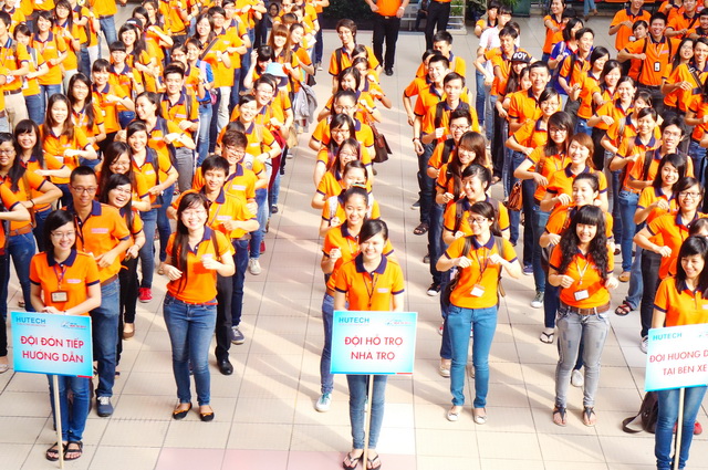 HUTECH Students to support National College and University Entrance Examination 2013 111