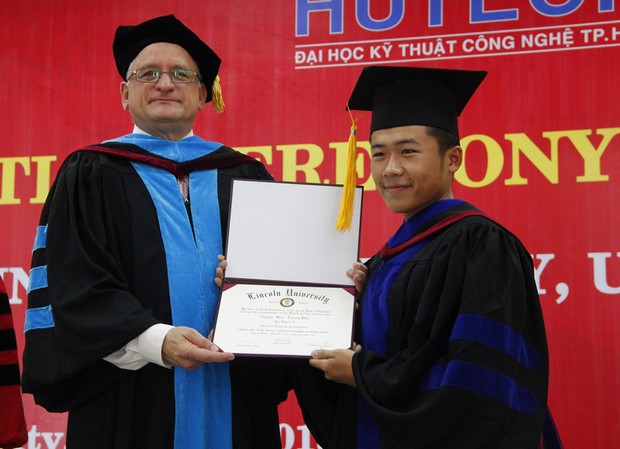 Lễ trao bằng tốt nghiệp chương trình hợp tác đào tạo quốc tế HUTECH - ĐH Lincoln (Hoa Kỳ) 14