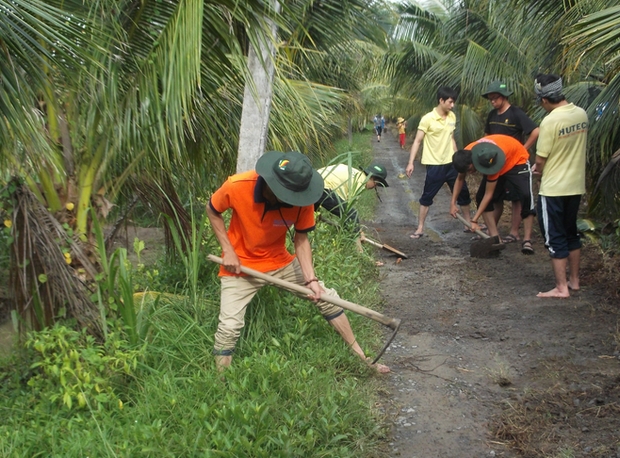 Bài dự thi “Mùa hè xanh trong tôi”:  Về xây con đường yêu thương 6