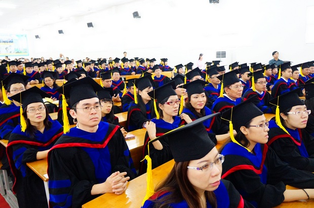 Tưng bừng Lễ tốt nghiệp chương trình MBA của HUTECH - OUM  18