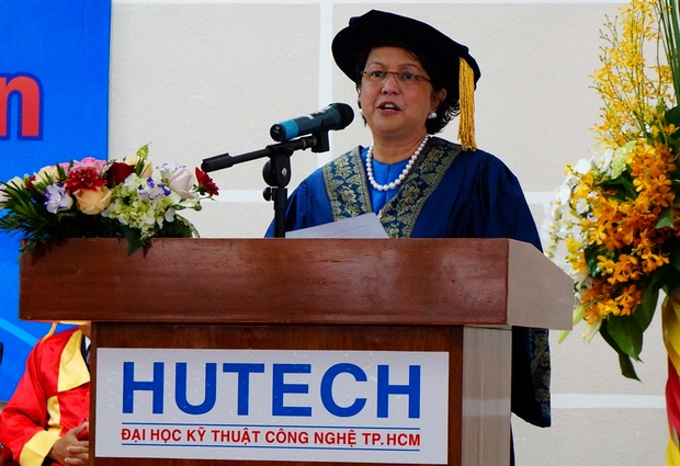 Tưng bừng Lễ tốt nghiệp chương trình MBA của HUTECH - OUM  30