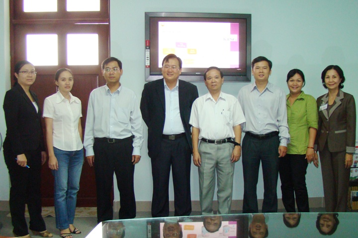 CENFORD và HUTECH với đề án nâng cao năng lực quản lí và điều hành 9