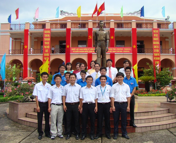 HUTECH viếng Bảo tàng Hồ Chí Minh nhân kỷ niệm 65 năm ngày Quốc khánh 2-9 17