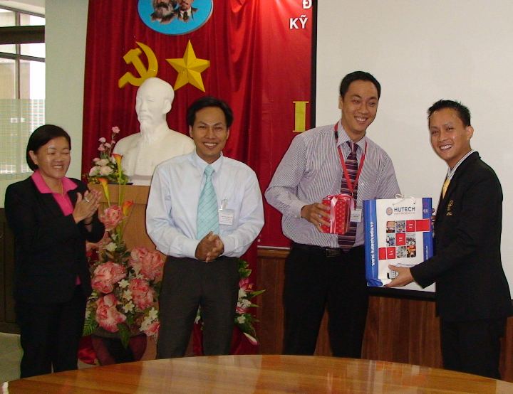 Sinh viên HUTECH gây ấn tượng đẹp với trường đại học của Thái Lan 4