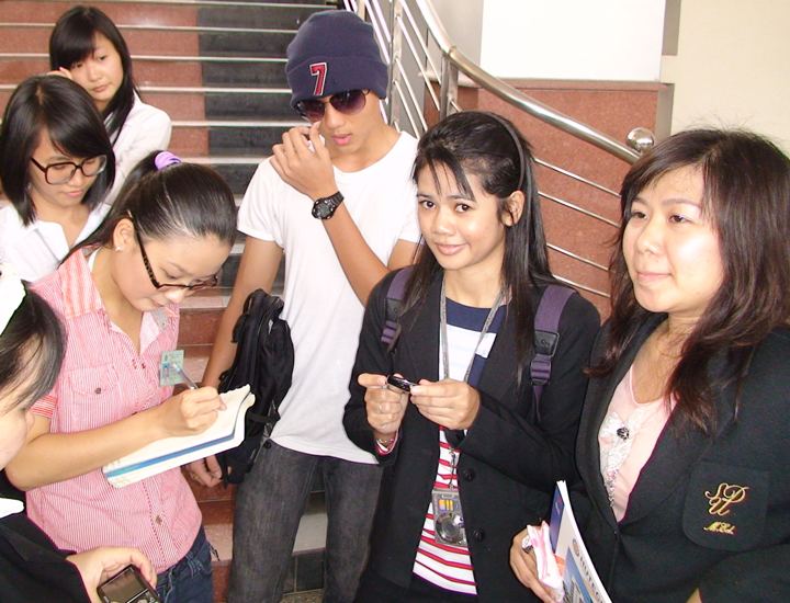 Sinh viên HUTECH gây ấn tượng đẹp với trường đại học của Thái Lan 17
