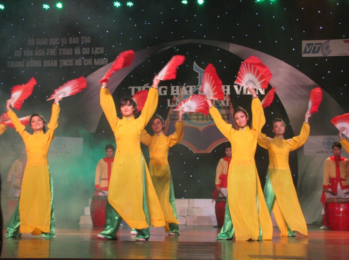 Hội thi Tiếng hát SV toàn quốc 2010: ấn tượng với chương trình dự thi của HUTECH 12