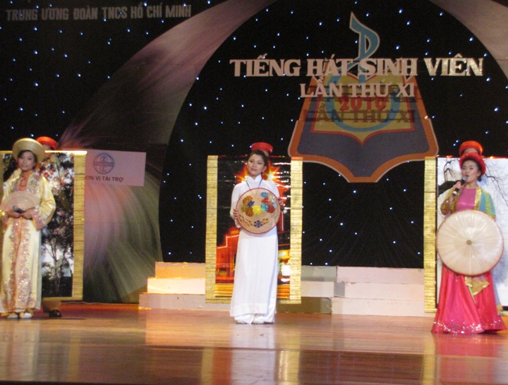 Hội thi Tiếng hát SV toàn quốc 2010: ấn tượng với chương trình dự thi của HUTECH 18