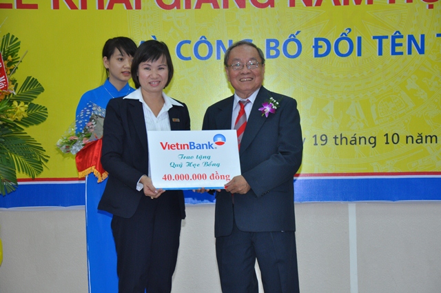 HUTECH dành hơn 2 tỷ đồng tặng học bổng cho Sinh viên trong năm học mới 15