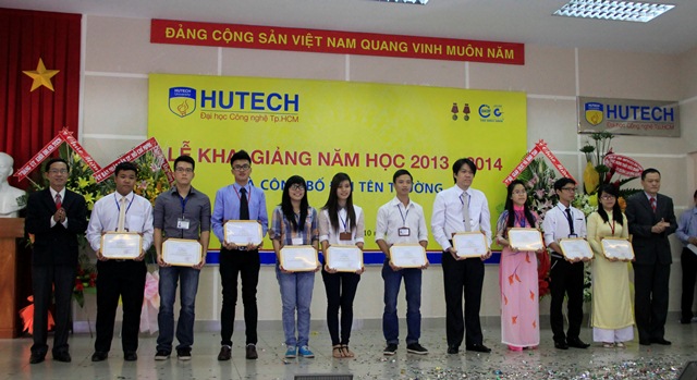 HUTECH dành hơn 2 tỷ đồng tặng học bổng cho Sinh viên trong năm học mới 7