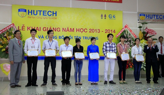 HUTECH dành hơn 2 tỷ đồng tặng học bổng cho Sinh viên trong năm học mới 25