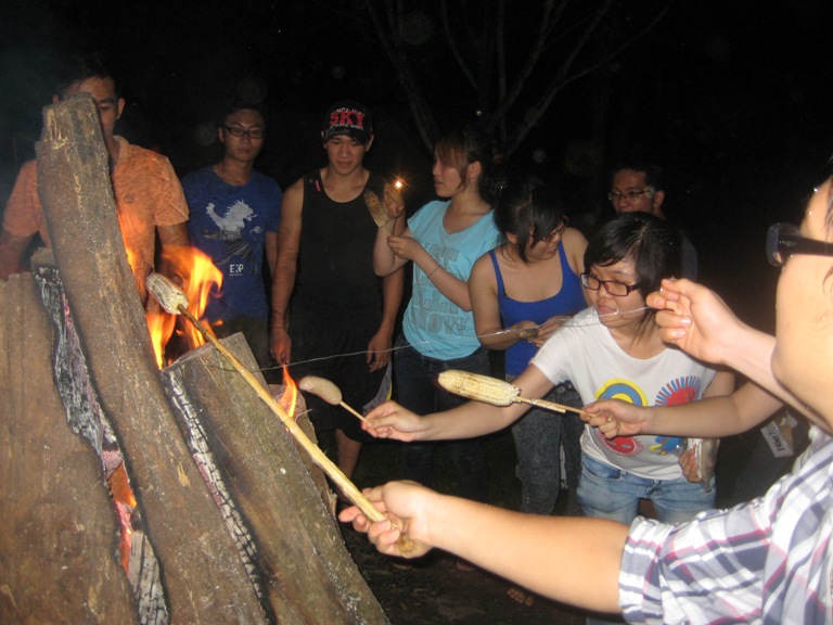 Thông báo Tổ chức cắm trại, dã ngoại dành cho SV Quốc tế HUTECH 8