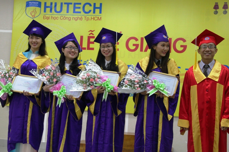 HUTECH tổ chức Lễ bế giảng và trao bằng tốt nghiệp cho các tân Cử nhân, Kỹ sư các Khoa  18