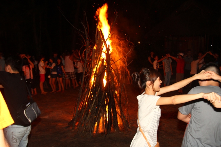 SV Quốc tế HUTECH sôi nổi cùng hành trình cắm trại tại Mũi Né 9