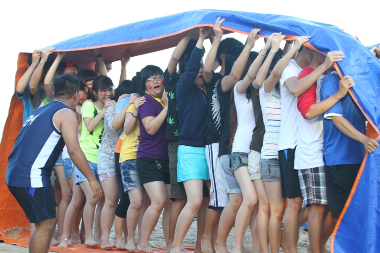 SV Quốc tế HUTECH sôi nổi cùng hành trình cắm trại tại Mũi Né 19