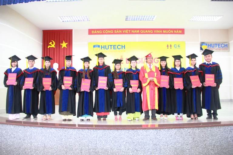HUTECH tổ chức Lễ bế giảng và trao bằng tốt nghiệp cho các tân cử nhân QTKD  109