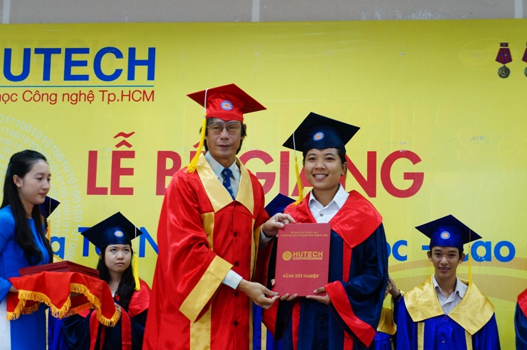 Khoa CNSH – TP – MT bế giảng và trao bằng tốt nghiệp cho các tân Kỹ sư  49