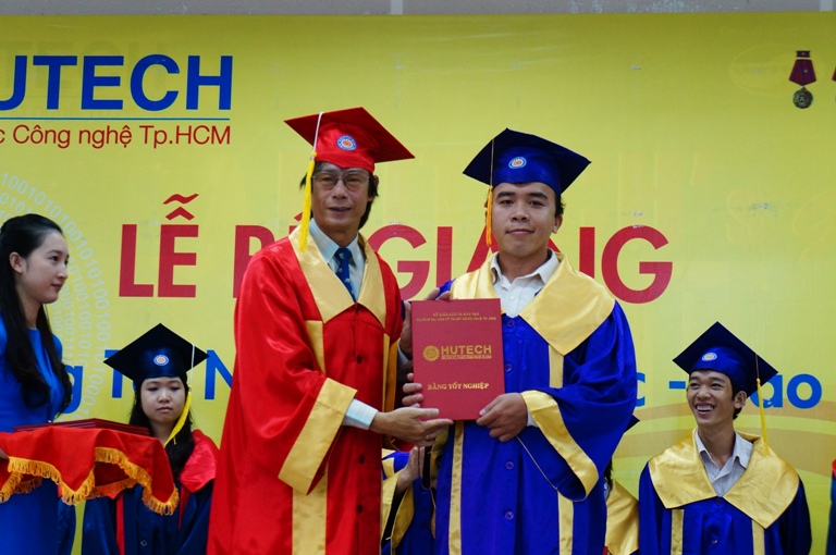Khoa CNSH – TP – MT bế giảng và trao bằng tốt nghiệp cho các tân Kỹ sư  51