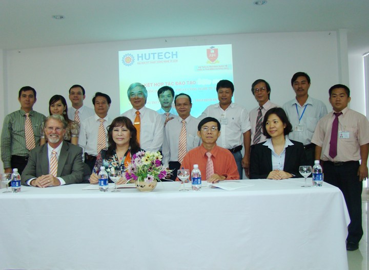 HUTECH ký kết hợp tác với Trường Quốc tế Châu Á Thái Bình Dương (APC) 10