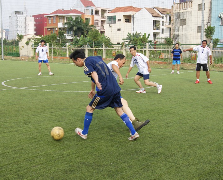 Đã xác định hai đội lọt vào Vòng bán kết giải Bóng đá Công đoàn HUTECH 2011 16
