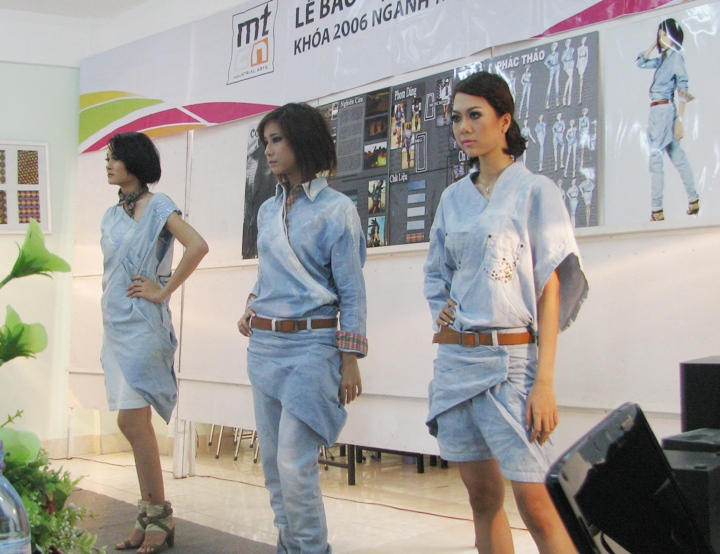 Khoa Mỹ thuật Công nghiệp tổ chức bảo vệ đồ án tốt nghiệp đợt 2 cho sinh viên khóa 2006 4