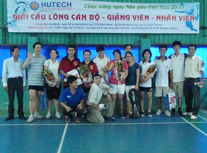 Công Đoàn tổ chức giải cầu lông cho CBNV HUTECH 12