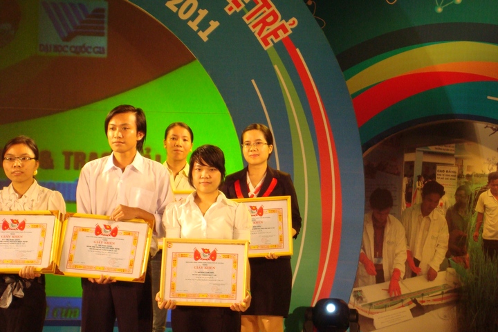 The 12th Euréka 2010: HUTECH excellently attaining 4 prizes at the final round 13