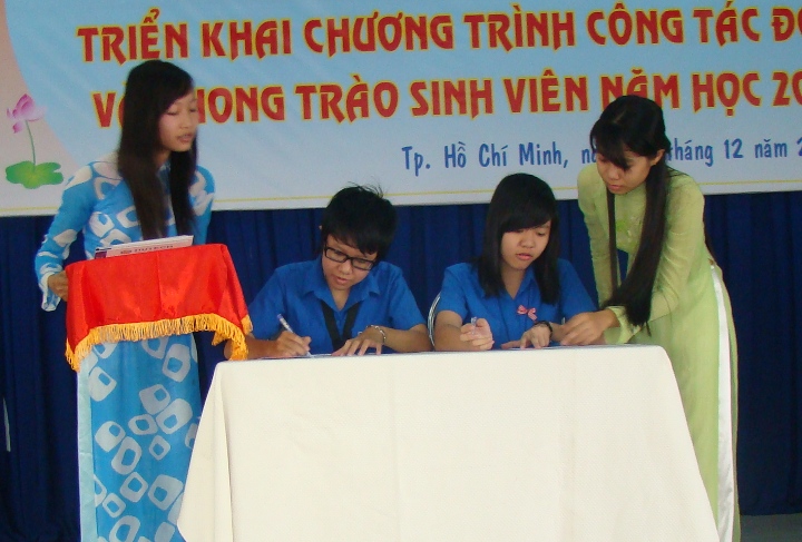 Tổng kết công tác Đoàn – Hội 2009-2010: khen thưởng 249 tập thể, cá nhân 4