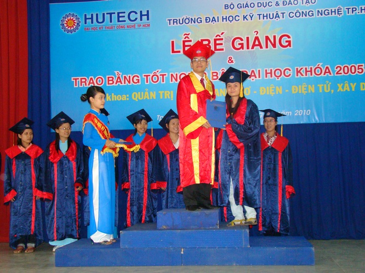 Lễ Bế giảng và Trao bằng Tốt nghiệp 2010: Nhiều cơ hội việc làm cho tân Kỹ sư, Cử nhân HUTECH 4