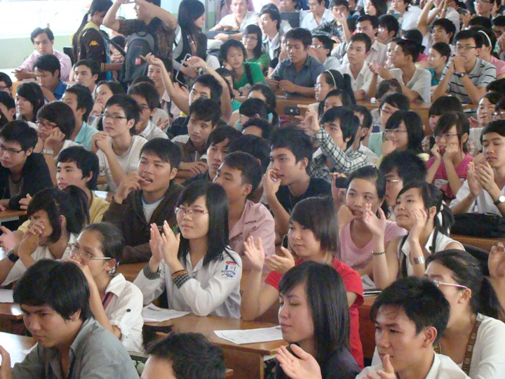 Cuộc thi "Green talk - hãy lên tiếng" đến với HUTECH 11