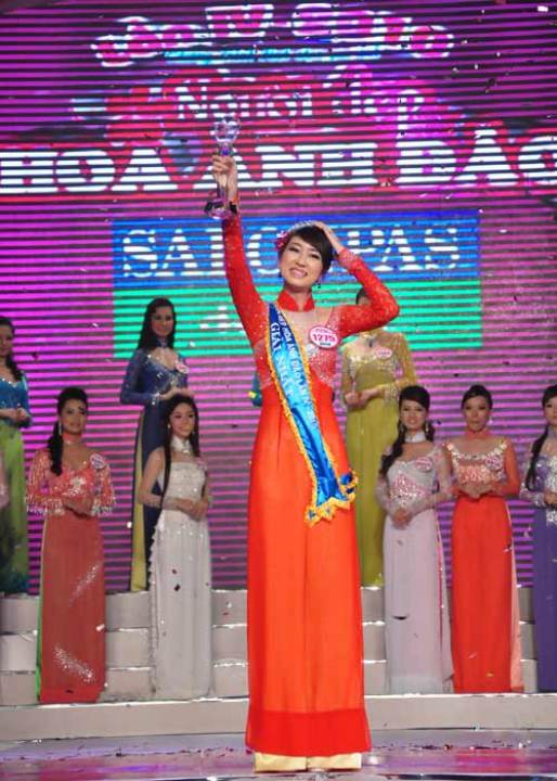 Ngô Huỳnh Bảo Ngọc (HUTECH student ) crowned Miss Cherry Blossom 2010 18